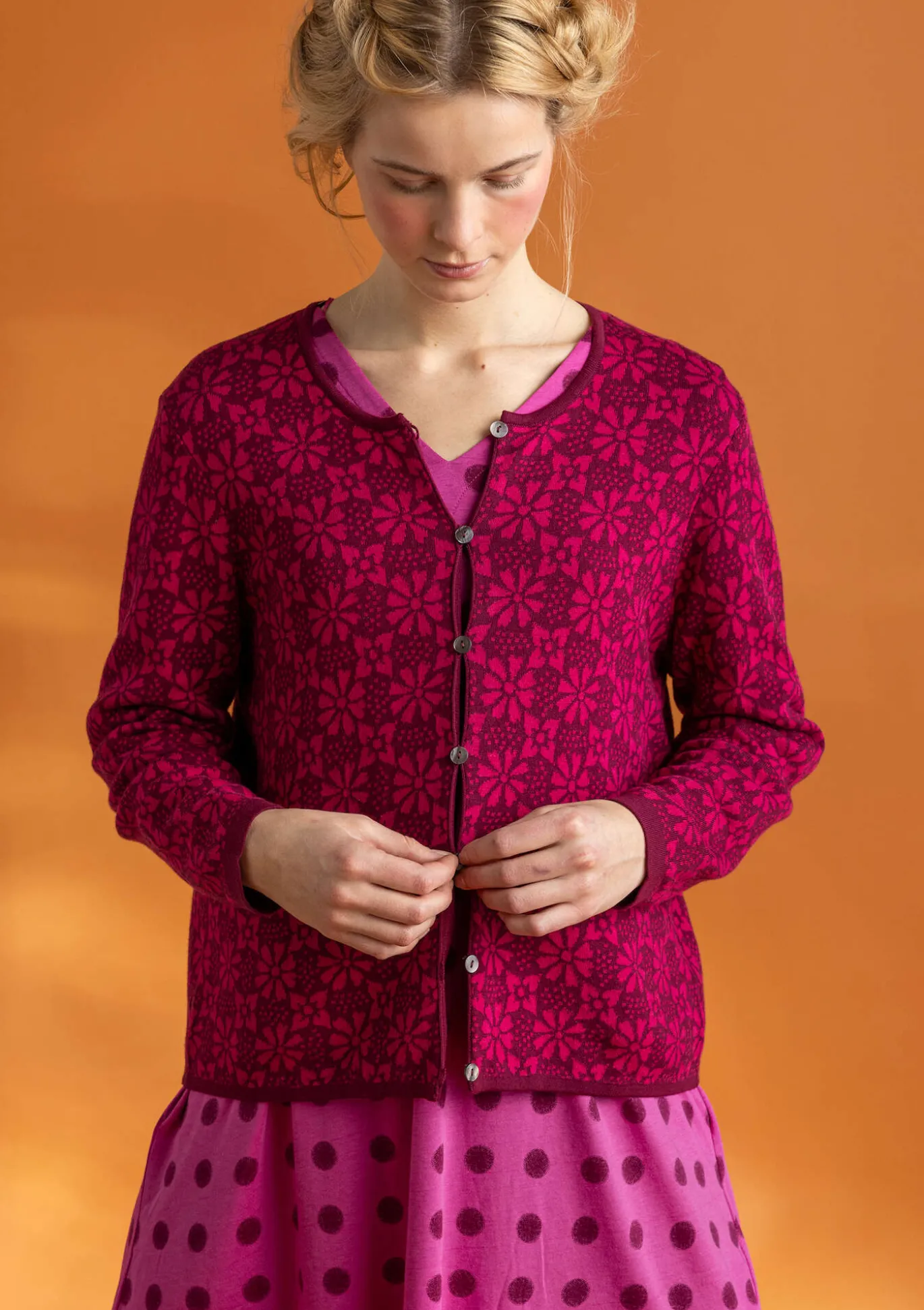 Freja-neuletakki ekologista ja kierrätettyä puuvillaa