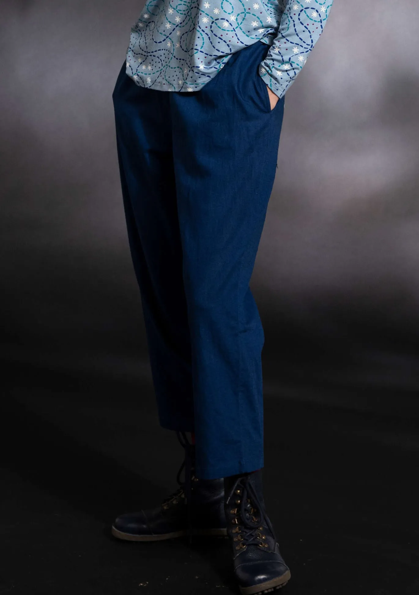 Kangashousut ekopuuvillaa ja pellavaa