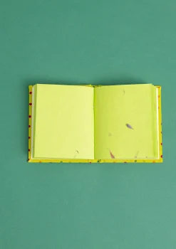 Kavya-muistikirja kangaspäällysteistä paperia