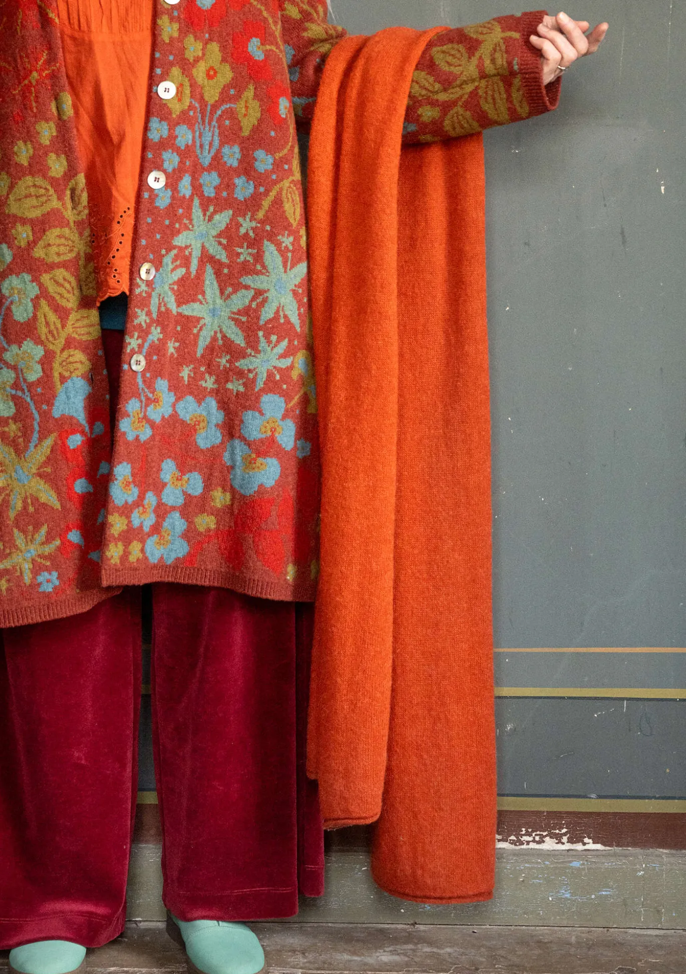 Neulekaulahuivi alpakkasekoitetta