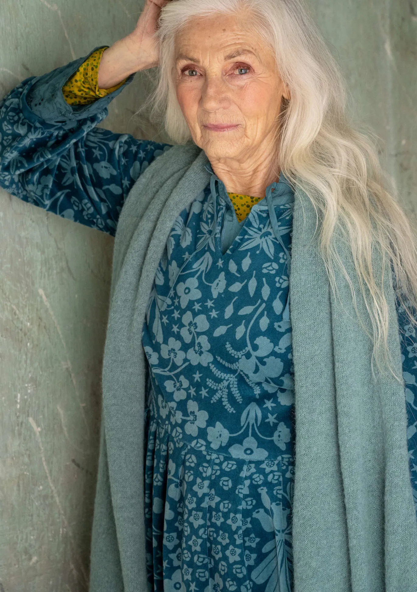 Neulekaulahuivi alpakkasekoitetta