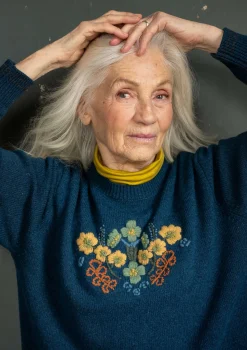 Neulepusero "Emelia" kierrätettyä villaa