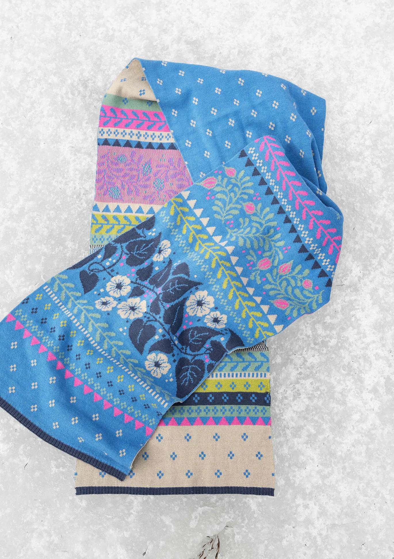 Neulottu kaulaliina ”Borealis” ekologista ja kierrätettyä puuvillaa / villaa