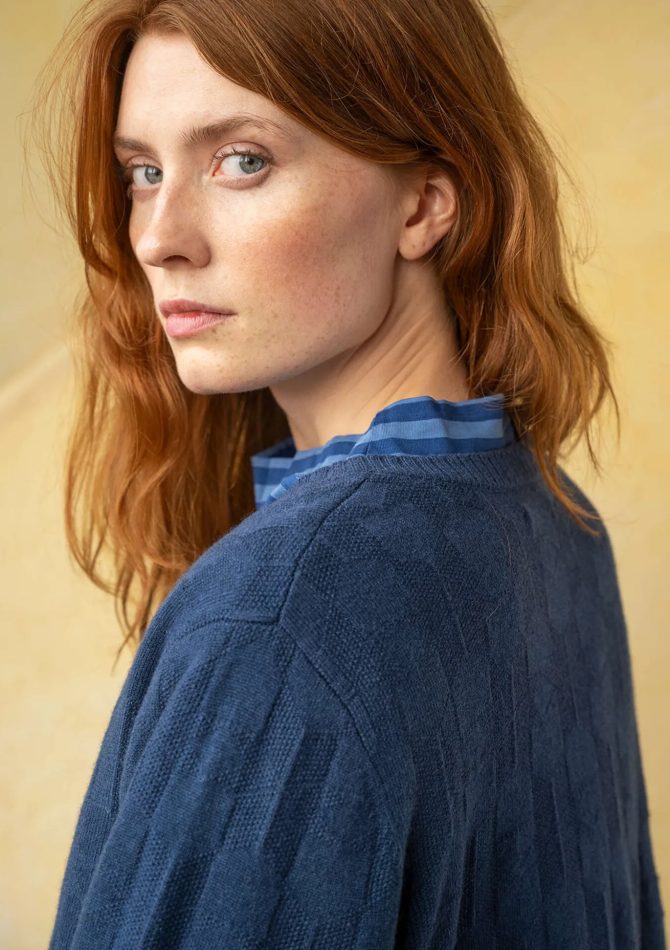 Pitkä neuletakki "Capella" karitsanvillaa