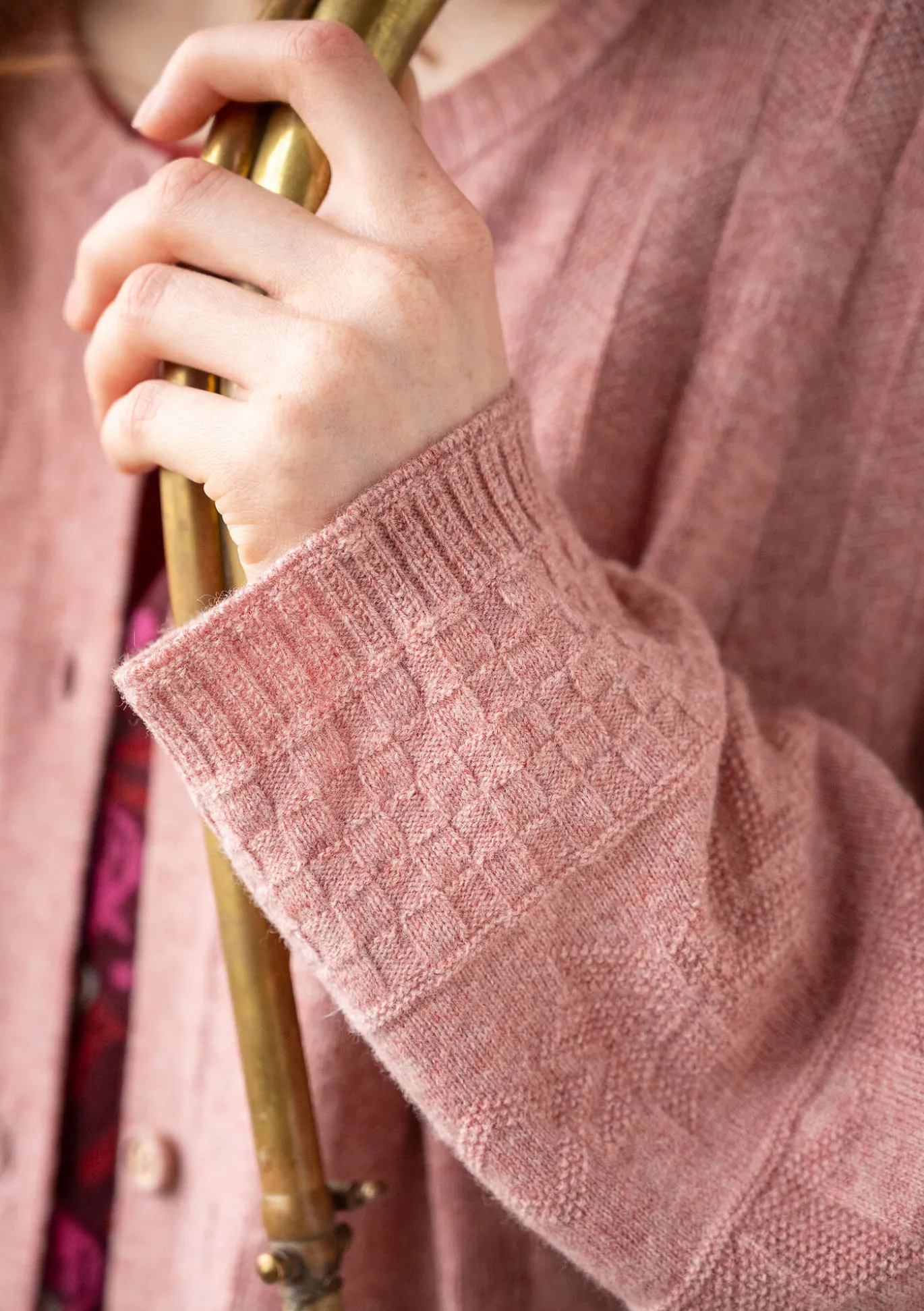 Pitkä neuletakki "Capella" karitsanvillaa