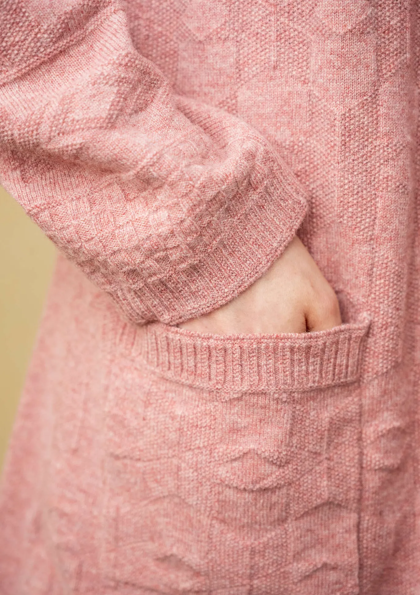 Pitkä neuletakki "Capella" karitsanvillaa