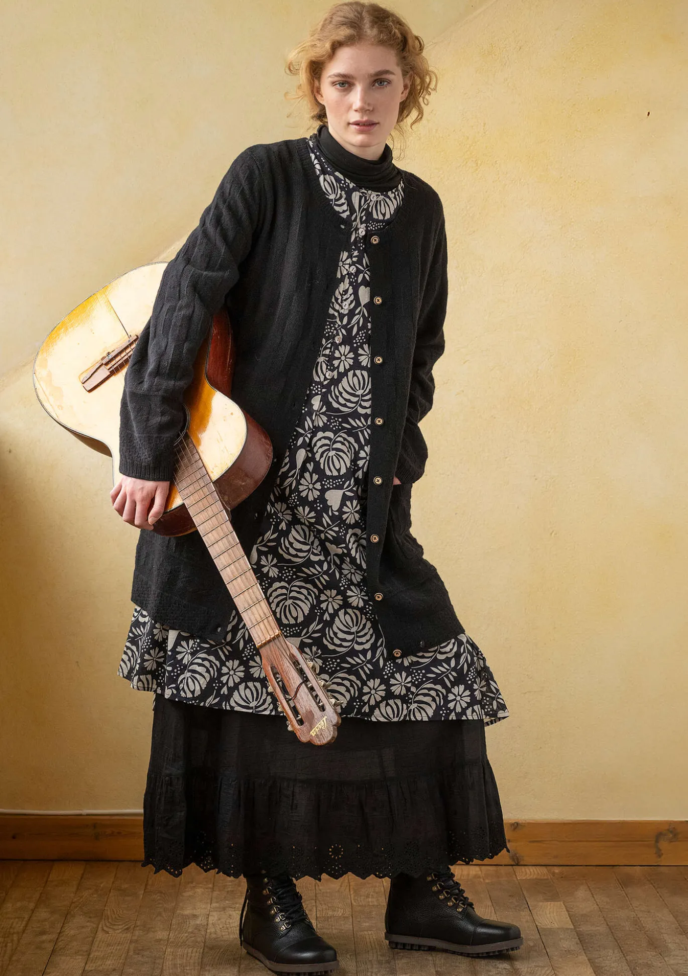 Pitkä neuletakki "Capella" karitsanvillaa