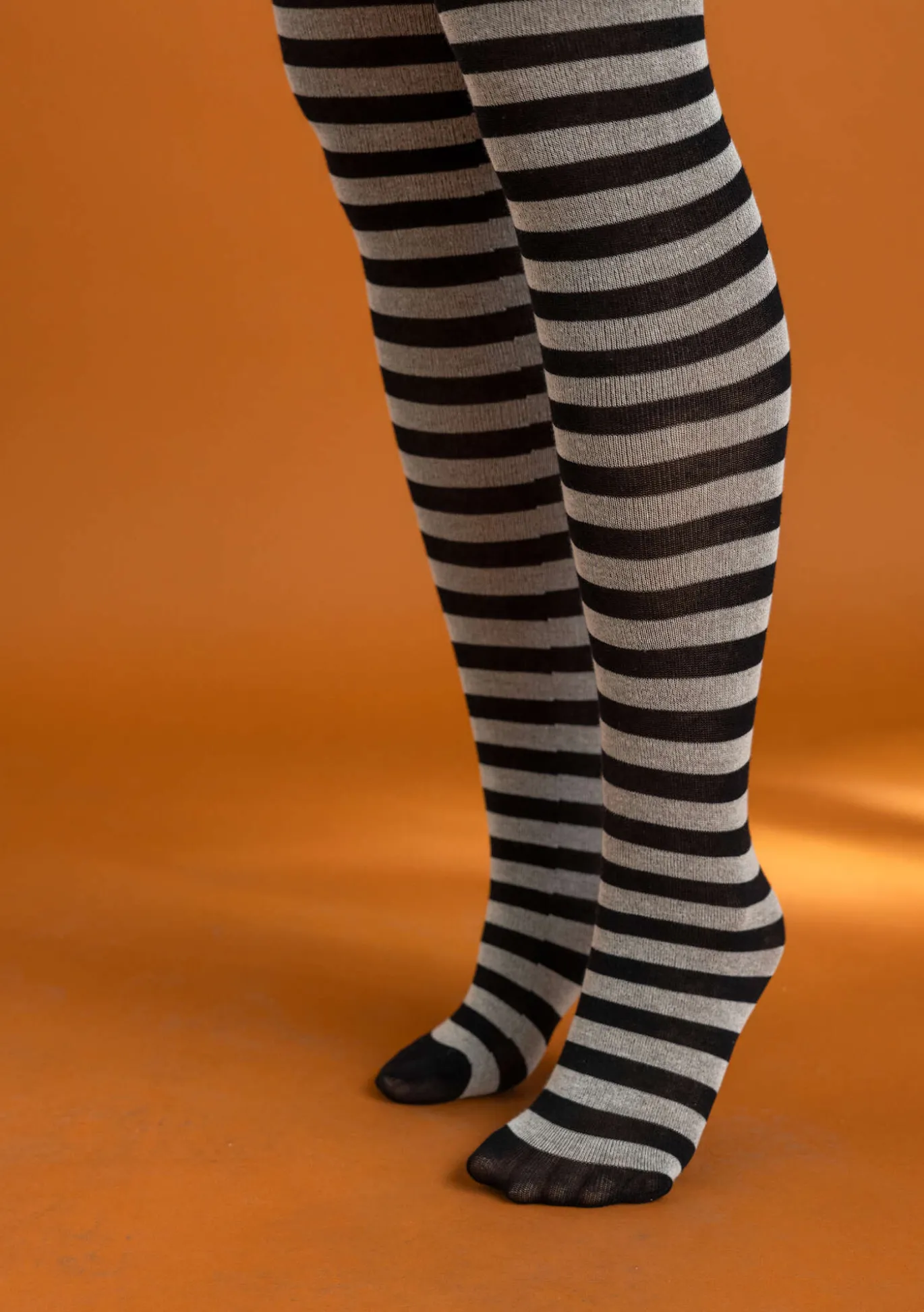 Raidalliset sukkahousut ekopuuvillaa