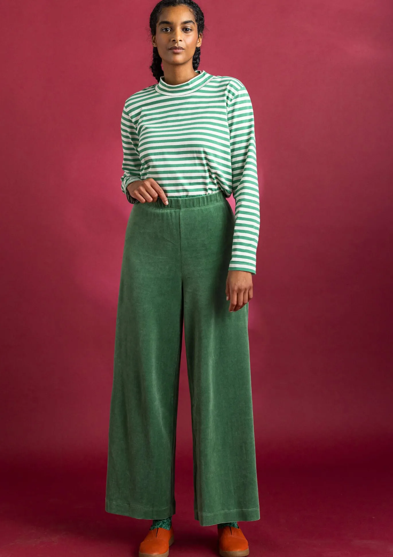 Veluurihousut ekopuuvillaa / kierrätettyä polyesteriä