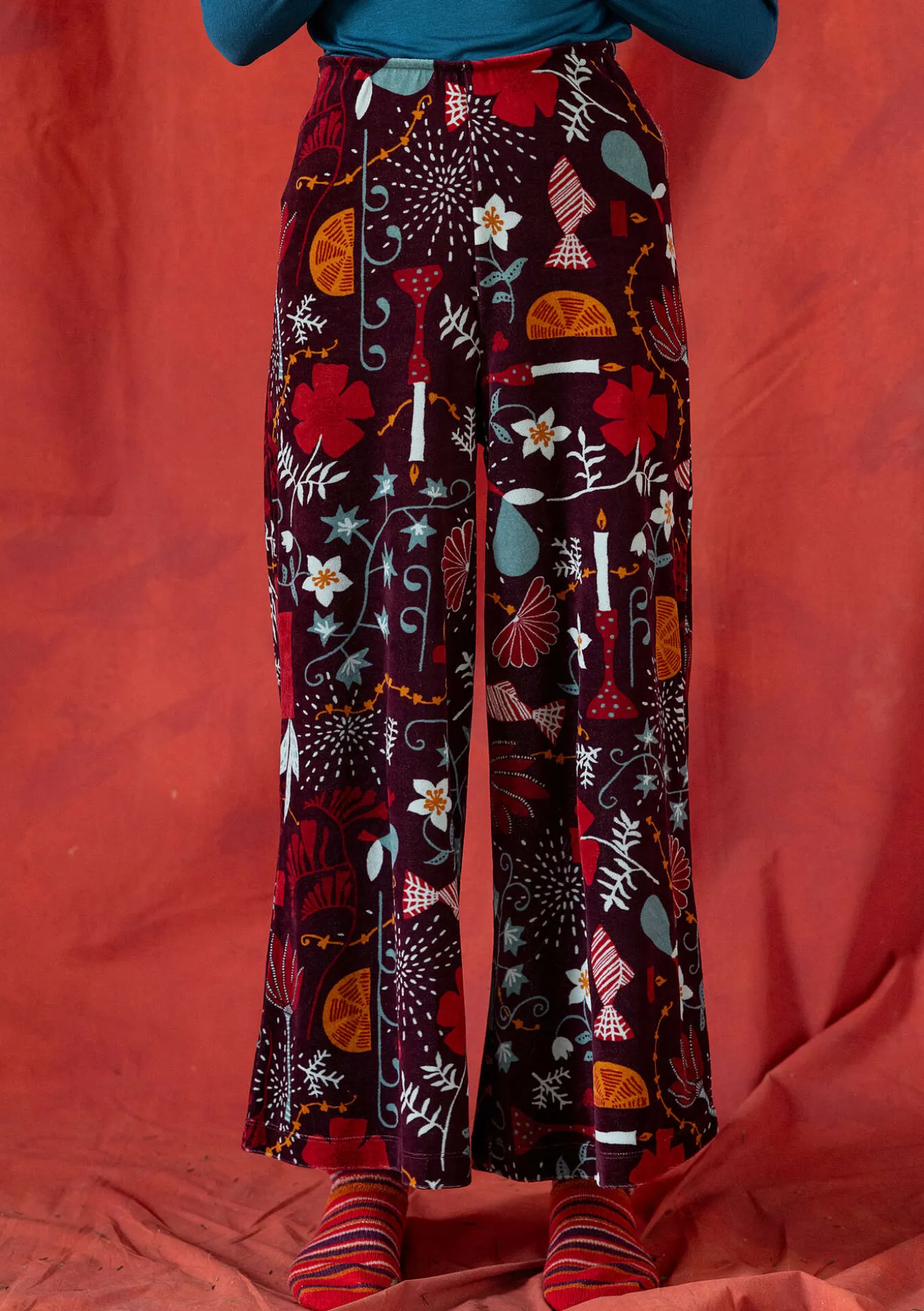 Veluurihousut "Fyrverkeri" ekopuuvillaa ja kierrätettyä polyesteriä