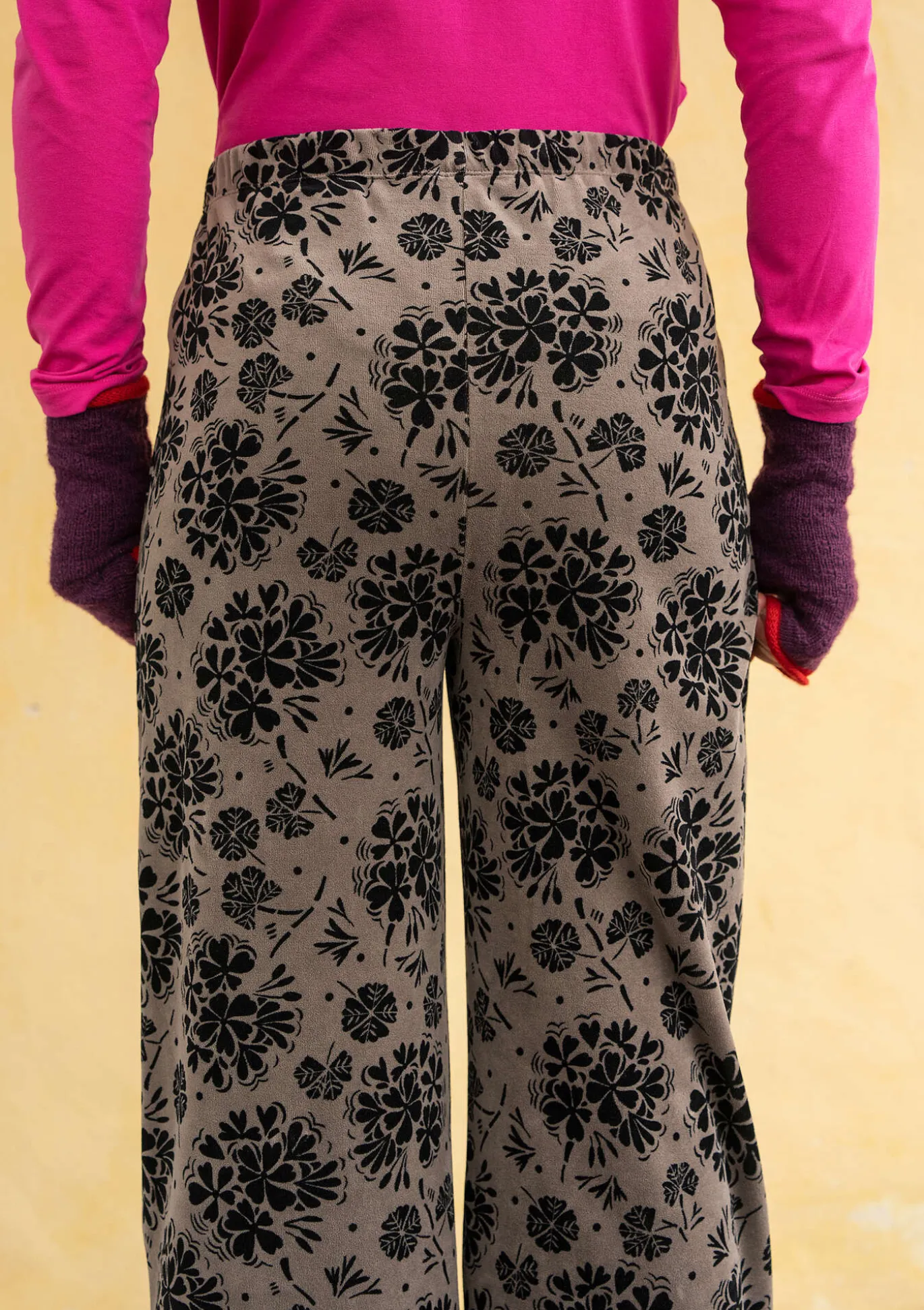 Veluurihousut ”Selma” i ekopuuvillaa / kierrätettyä polyesteriä