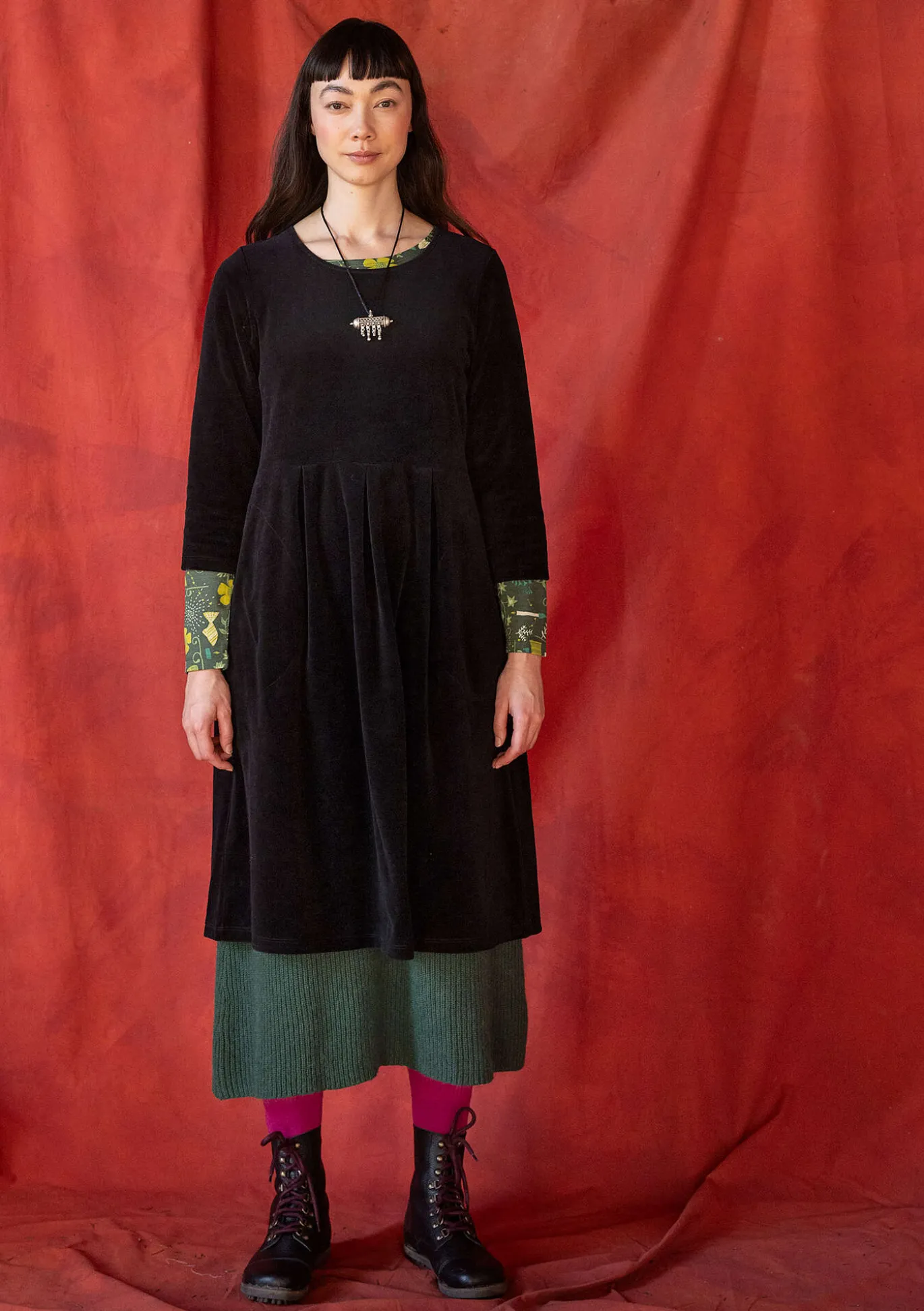 Veluurimekko "Fyrverkeri" ekopuuvillaa ja kierrätettyä polyesteriä