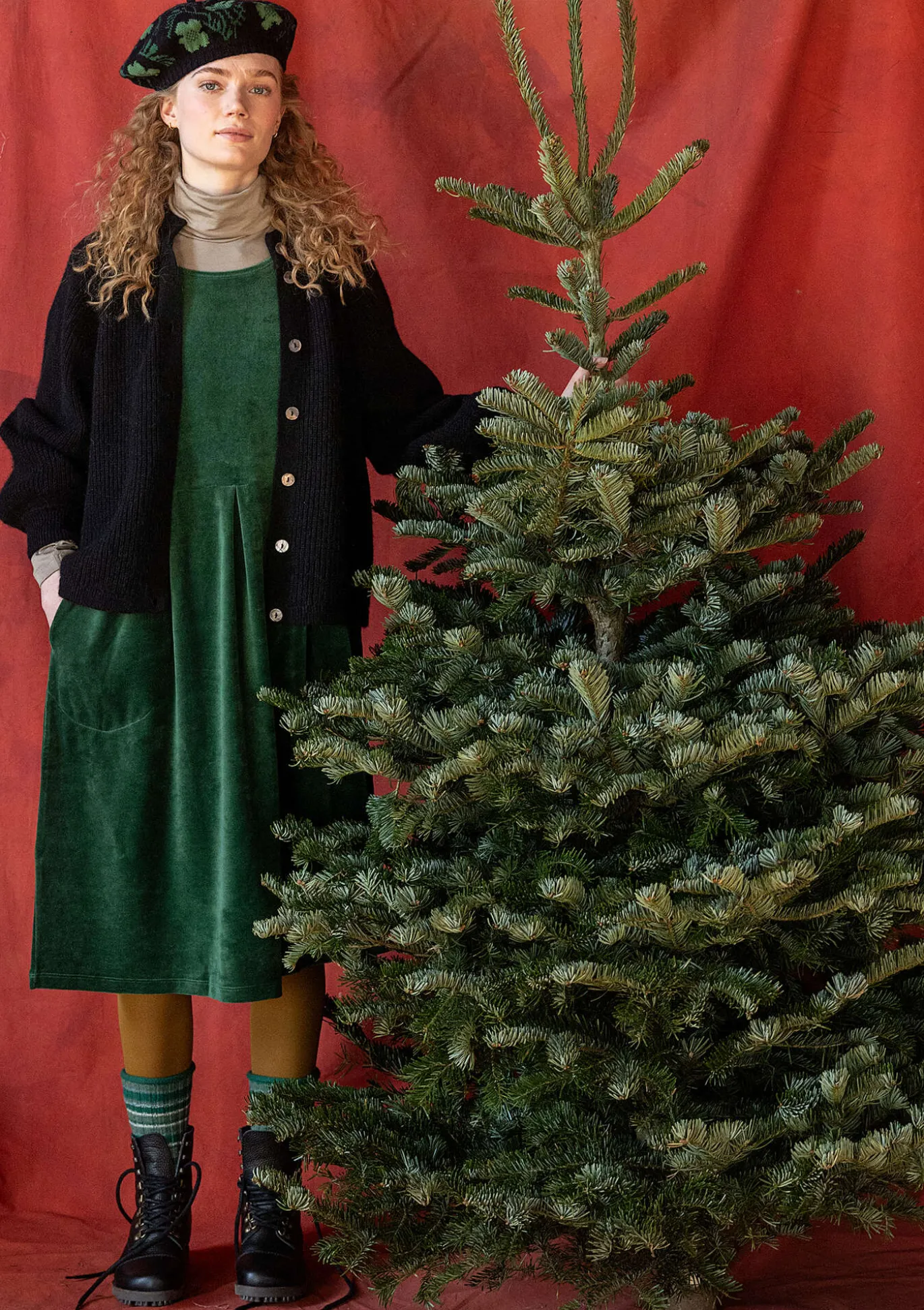 Veluurimekko "Fyrverkeri" ekopuuvillaa ja kierrätettyä polyesteriä