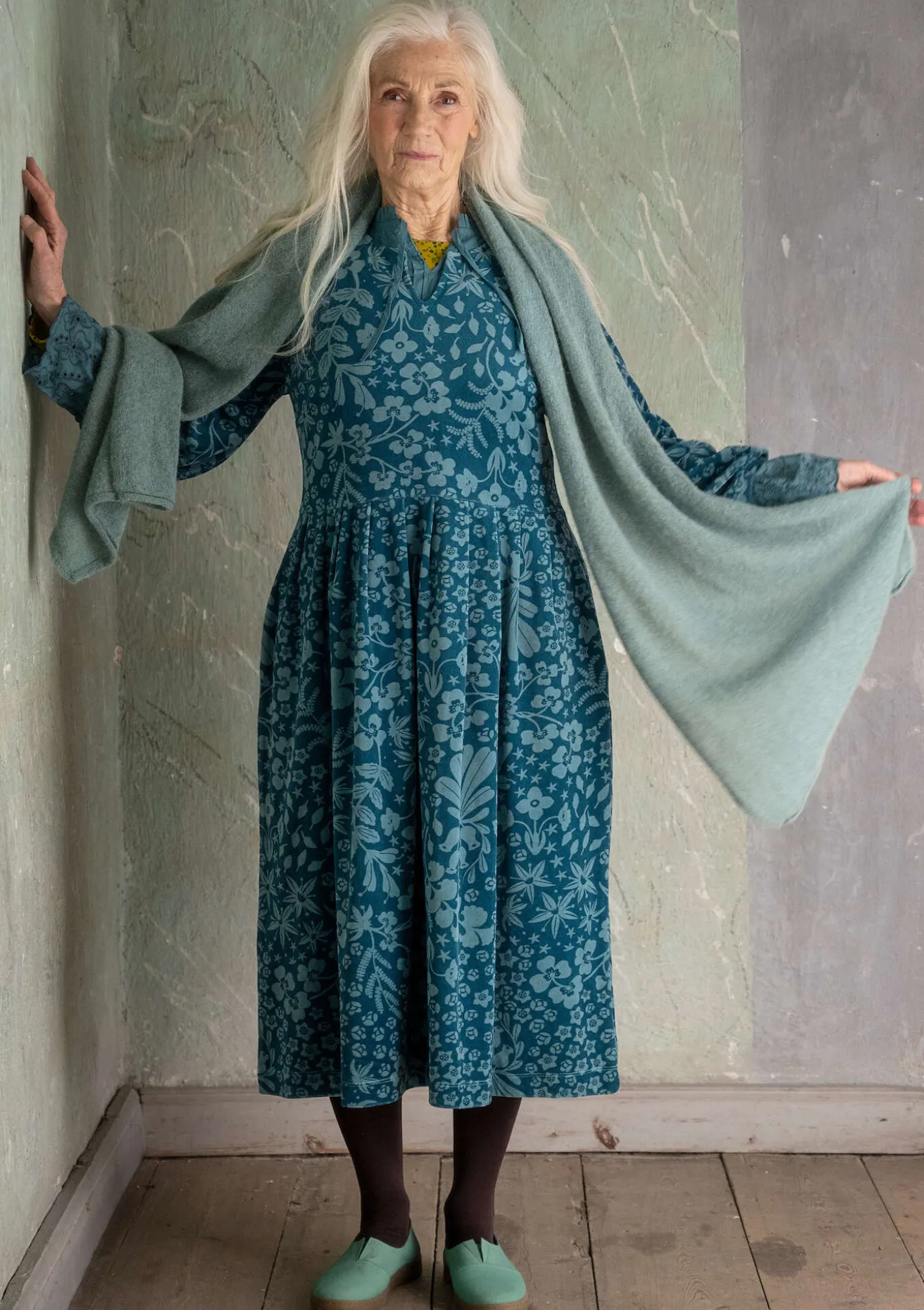 Veluurimekko "Katla" ekopuuvillaa ja kierrätettyä polyesteriä