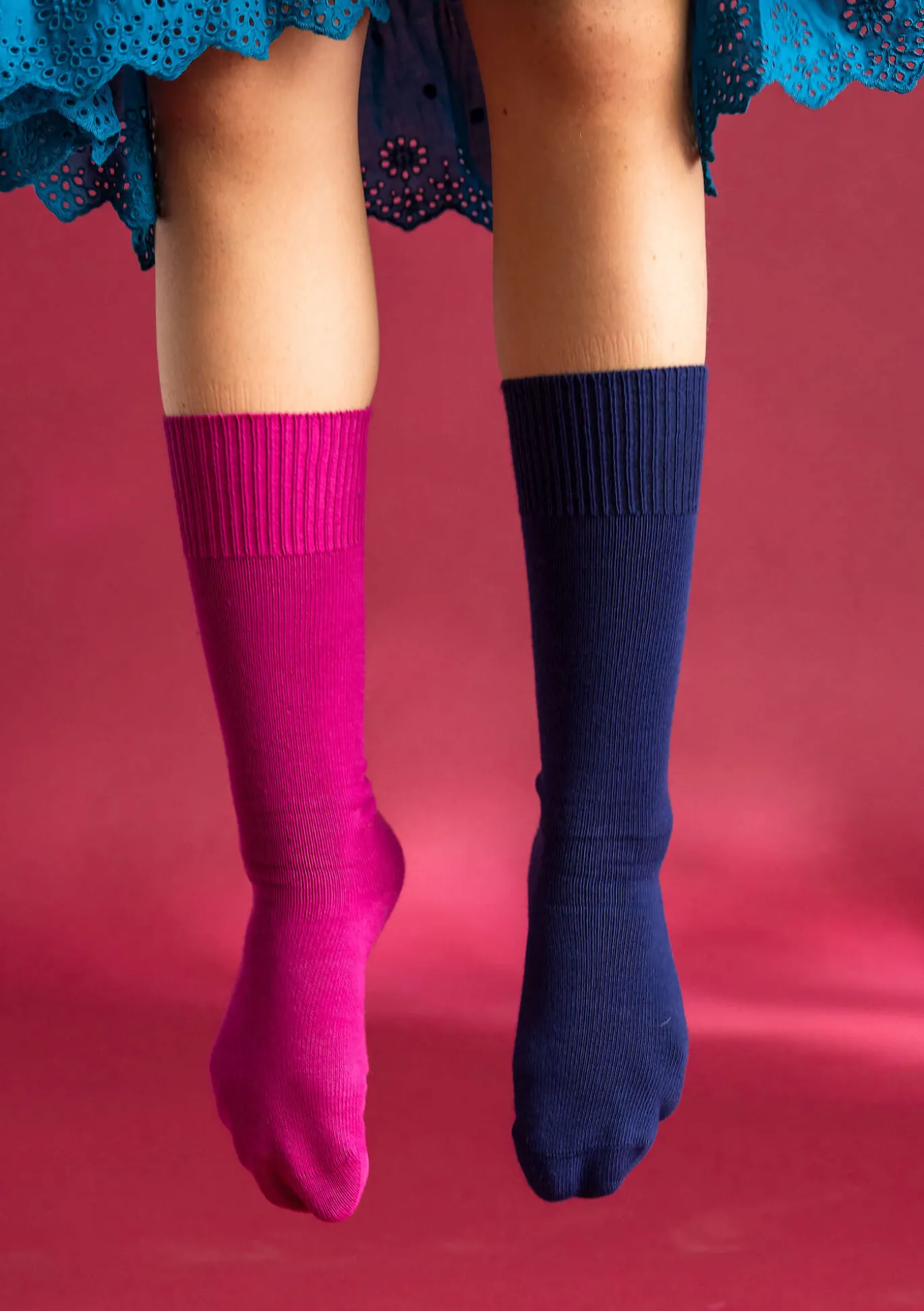 Yksiväriset polvisukat ekopuuvillaa