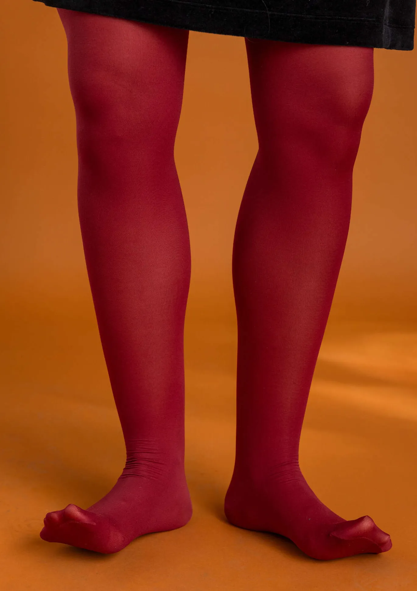 Yksiväriset sukkahousut kierrätettyä polyamidia